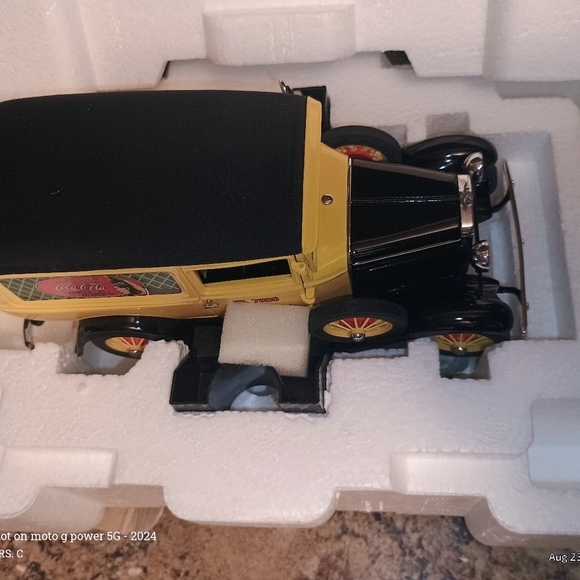 Coca-Cola diecast metal vehicle replica of a 1931 Coke - Picture 10 of 10